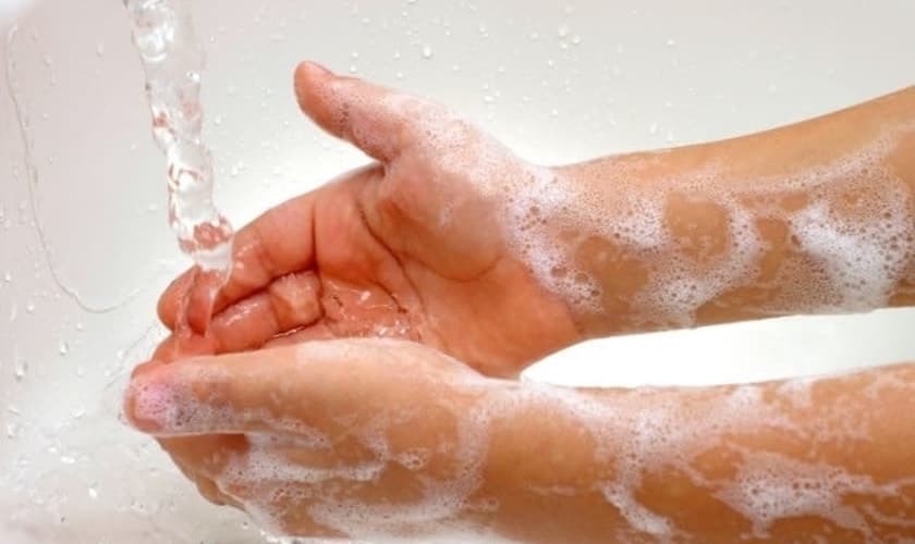 Lavando as mãos