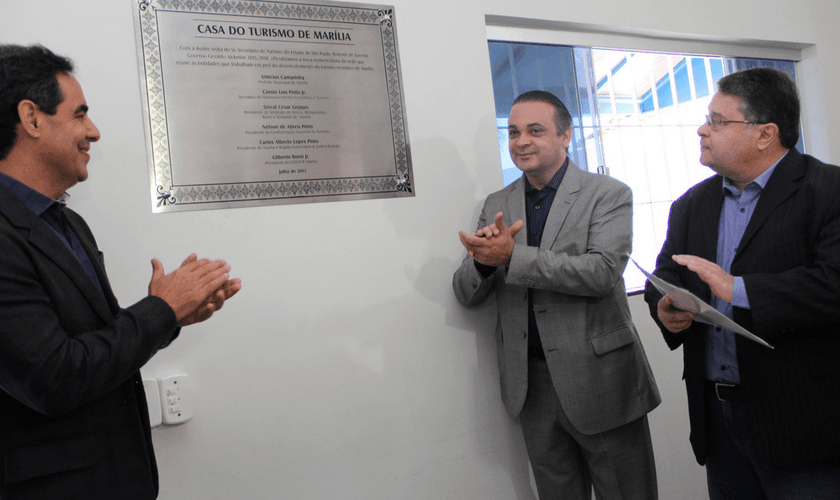 Roberto de Lucena durante coletiva de imprensa na Casa do Turismo de Marília