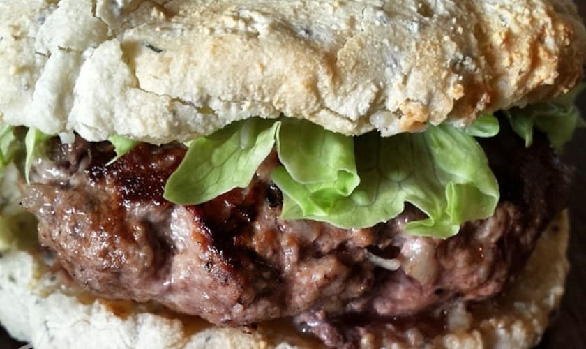 Hambúrguer Com Pão de Queijo Proteico