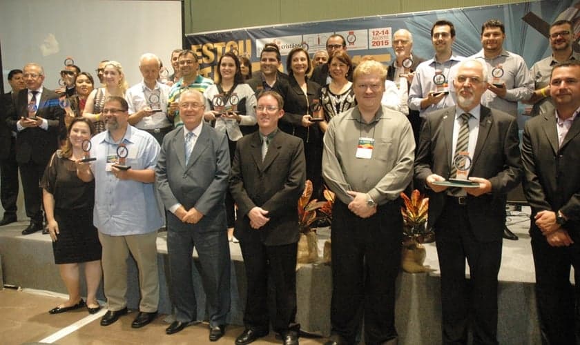 Representantes das editoras cristãs vencedoras do Prêmio Areté em 2015. (Foto: Guiame/ Marcos Paulo Corrêa)