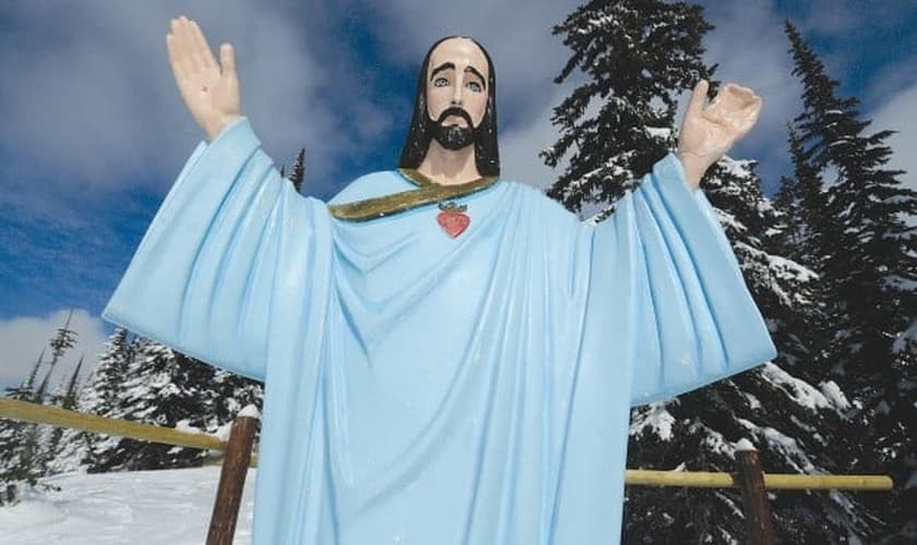 Estátua se localiza no alto de uma montanha, no estado de Montana, ao norte dos Estados Unidos (EUA).