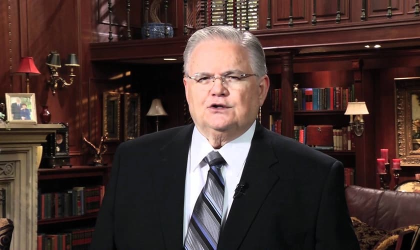 John Hagee é pastor, escritor e lidera a igreja Cornerstone, em San Antonio (Texas / EUA).