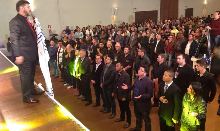 Joel Engel ministrando durante a Escola Profética 2015 (Foto: Marcos Correa / Guiame)