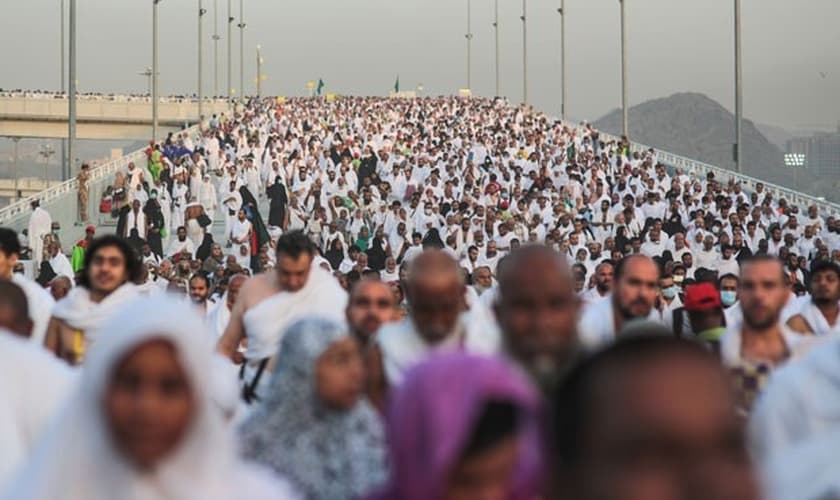 Milhares de peregrinos durante o último ritual do hajj, em Mina. (Foto: Ahmad Masood/Reuters)