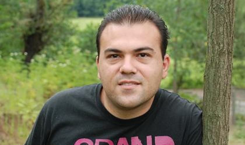 "Nasim foi a primeira garota a se tornar cristã após a minha irmã, Zibandeh Abedini", revelou o pastor. (Foto: Reprodução).