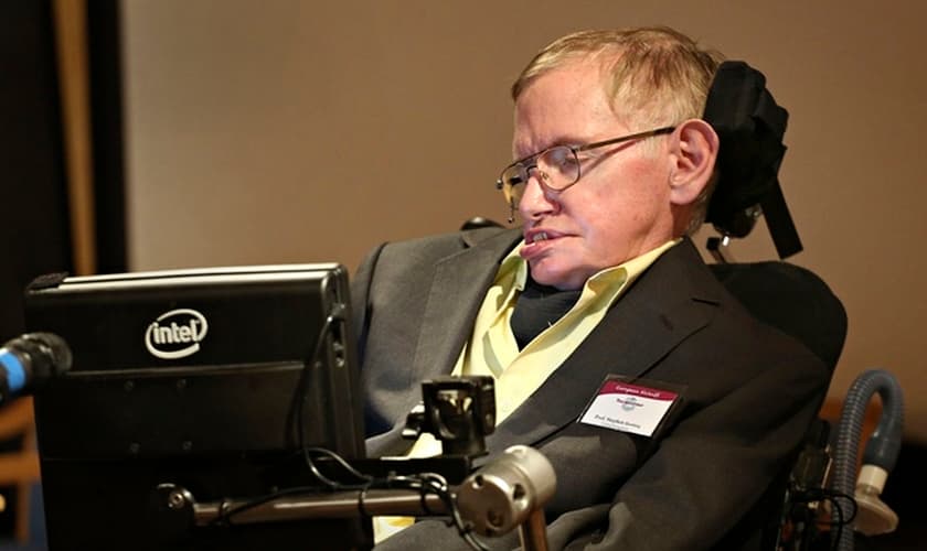 Stephen Hawkins foi acometido de uma doença neurodegenerativa ainda jovem. (Foto: The Guardian)