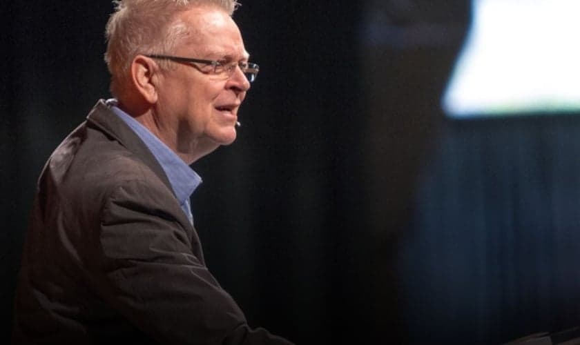 Pastor Randy Clark é um palestrante internacional, fundador do ministério Global Awakening