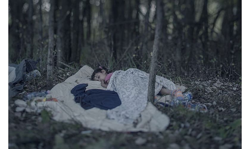 Criança refugiada síria dormindo