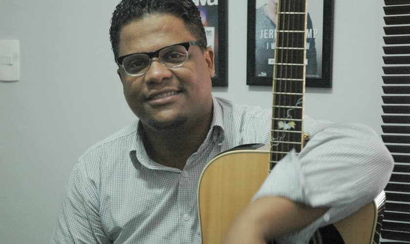 Oséas conta que o processo de migrar para a música solo tem sido algo natural. (Foto: Guiame/ Marcos Paulo Corrêa)