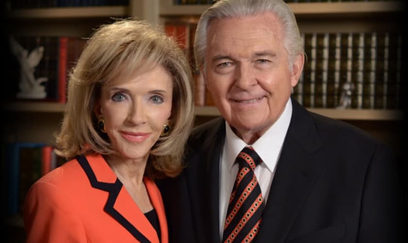 Jack Van Impe apresenta os programas de televisão evangelísticos com sua esposa, Rexella Van Impe. (Foto: JVIM)