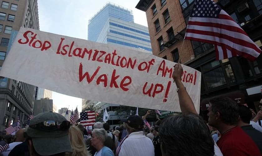 Manifestação protesta contra a 'islamização dos Estados Unidos'.
