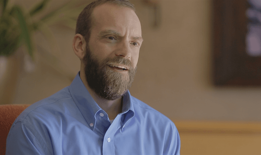 Blaine Adamson é o proprietário da loja de camisetas 'Hands On Originals' e tem enfrentado um processo desde 2012, após ter se recusado a fabricar camisetas pró-LGBT (Foto: ADF Legal)