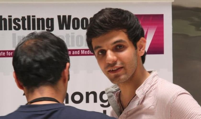 Aos 30 anos de idade, Keywan Karimi é cineasta e foi condenado pelo tribunal iraniano por "desrespeitar o islamismo".