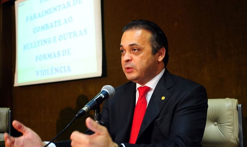No Congresso, Roberto de Lucena foi coordenador da Frente Parlamentar de Combate ao Bullying e outras Formas de Violência.