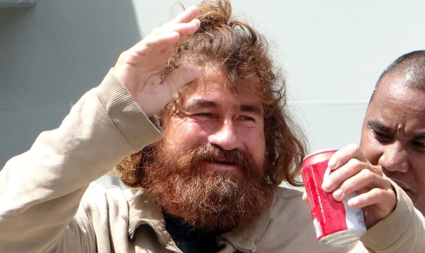 Depois de mais de um ano sozinho no mar, Alvarenga finalmente viu um vislumbre de terra. (Foto: Reprodução/ Mashable)