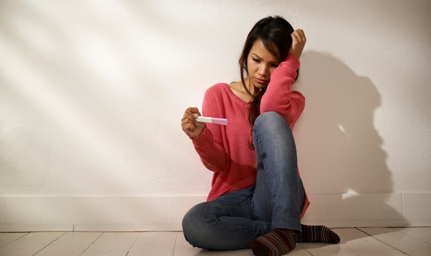 Apenas 7% das mulheres se abriram com alguém na igreja sobre a decisão do aborto. (Foto: Life Choices)