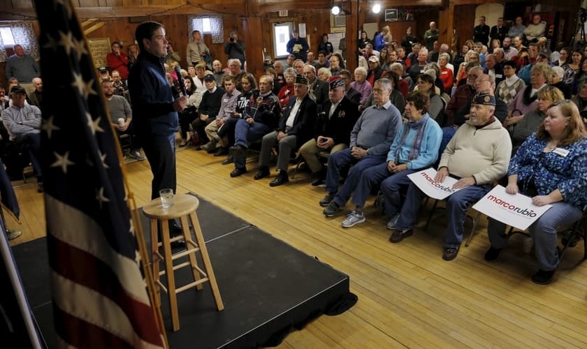 Marco Rubio fala em comício, realizado em Laconia / New Hampshire, na última segunda-feira, 30. (Foto: Reuters)