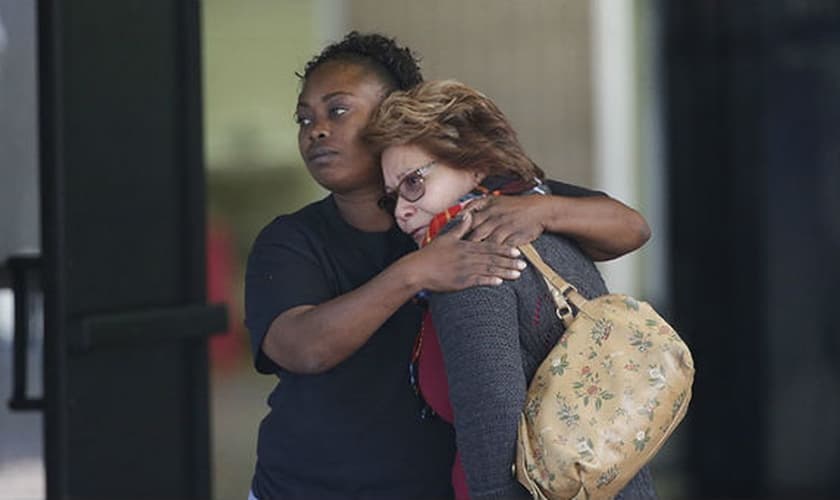 Capelães estão prestando assistência emocional e espiritual às vítimas do tiroteio. (Foto: BGEA)