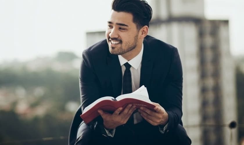 Daigo Takayama pretende distribuir discos cristãos de graça para japoneses