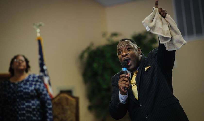 A igreja realizava um culto de fim de ano conduzido pelo pastor Larry Wright, que também atua como um vereador na cidade de Fayetteville. (Foto: Fay Observer)