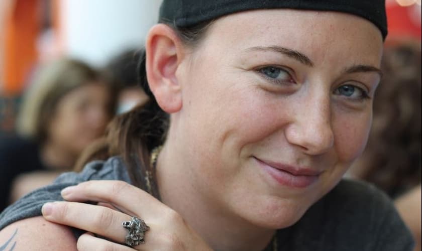 A jovem ativista foi alcançada pela fé em Yeshua (Jesus Cristo), e foi recentemente batizada. (Foto: Jesusalem Post)