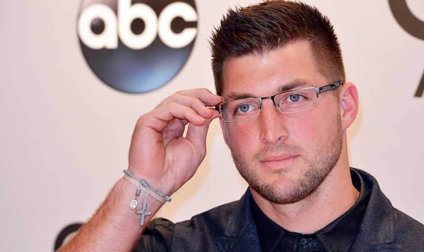 Tim Tebow chega na Country Music Association Awards em Nashville, Tennessee no dia 05 novembro de 2014. (Imagem: Reuters)
