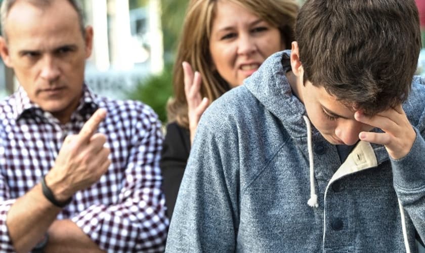 Haverá momentos em que seu pai ou responsável vai irritá-lo, mas lembre-se que eles têm muita experiência que você não tem. (Foto: Reprodução)