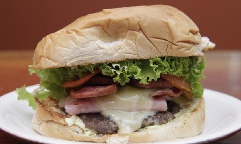 O X-Pentecostal é um sanduíche apimentado, pela animação de um espírito quente. (Foto: Alan Nantes)