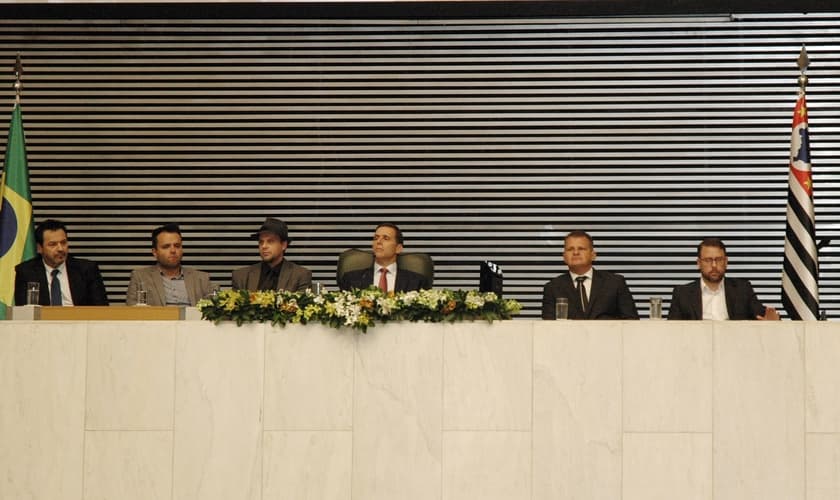 A sessão solene contou com personalidades políticas, líderes evangélicos e representantes da comunidade judaica. (Foto: Guiame/ Luiz Claudino)