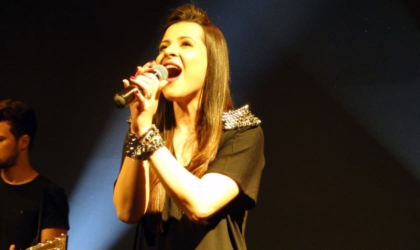 É tempo de mostrar que a glória pertence a Deus, diz Daiana Celano (Foto: Guiame, Mariana Ebenau)