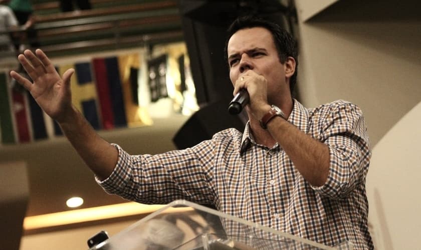 Pastor Gustavo Bessa ministrando na Igreja Batista da Lagoinha. Foto: Lagoinha.com
