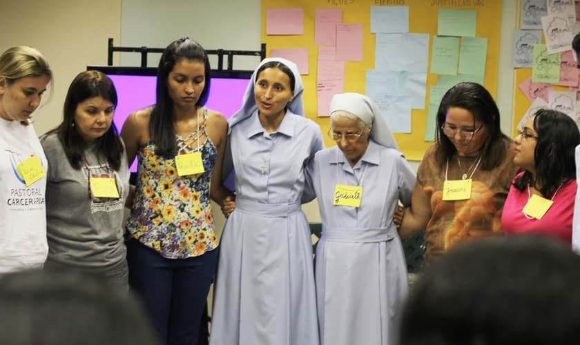 Momento de oração na ESPERE. Foto: Felipe Andrade.