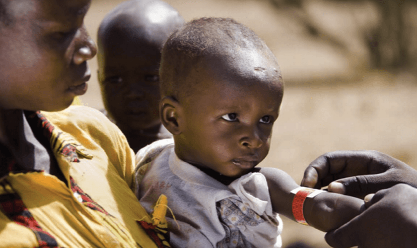 Médicos cristãos salvam a vida de mais de 4 mil bebês em comunidade muçulmana. (Foto: Reprodução/Health Media International)