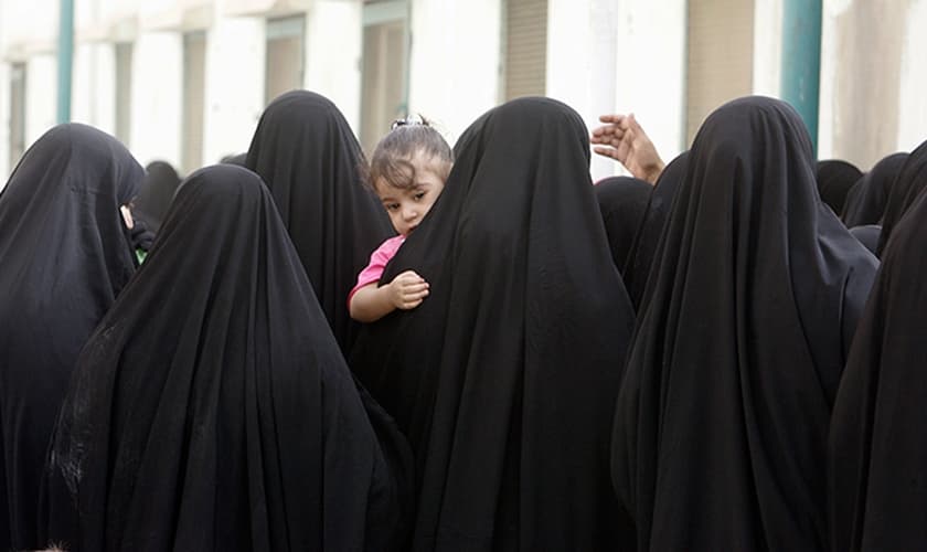 Esses novos bebês correm o suposto risco de serem levantados para compor a próxima geração do califado islâmico. (Foto: Reprodução/i24news)