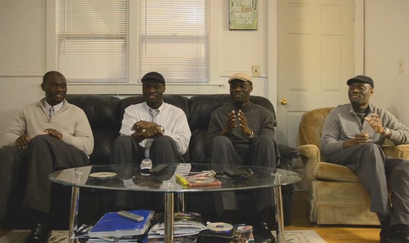 Kaoma se multiplica em quatro em versão de "Aclame ao Senhor". (Foto: Reprodução/YouTube).