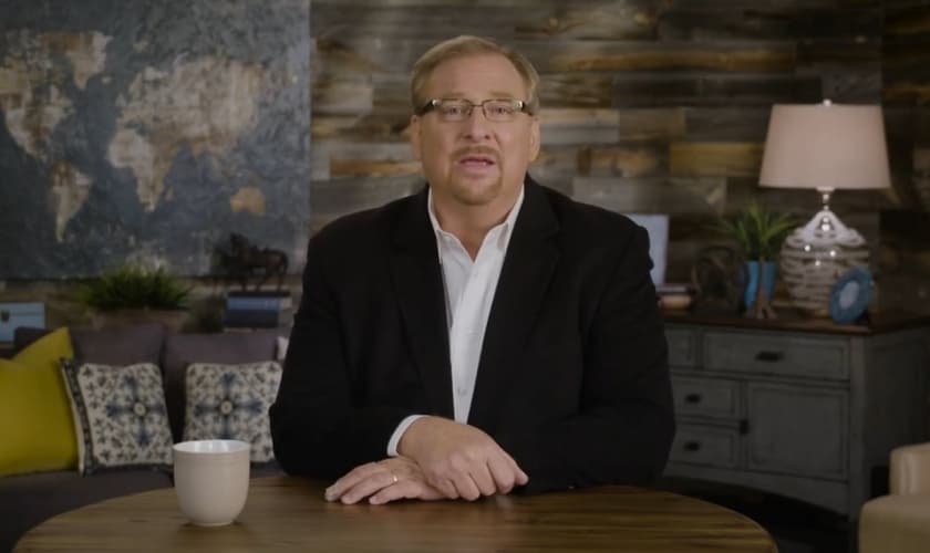 O filho de Warren cometeu suicídio aos 27 anos e o pastor reflete sobre a misericórdia de Deus nos duas ruins. (Foto: Reprodução).