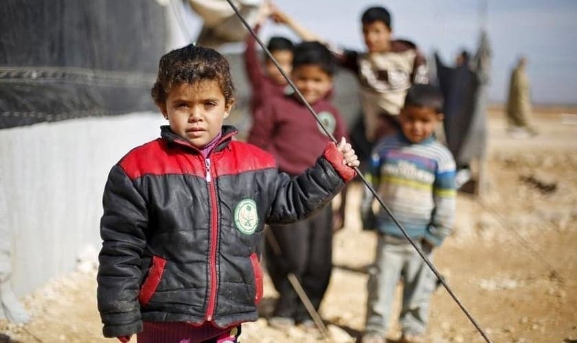 Crianças refugiadas sírias na cidade jordaniana de Mafraq, próximo a fronteira com a Síria. (Foto: Reuters/Muhammad Hamed)