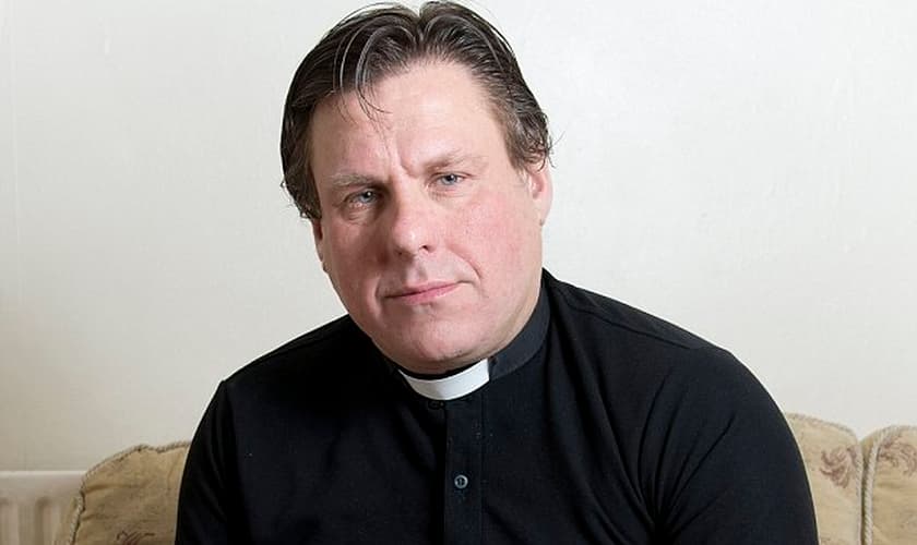 Barry Trayhorn, pastor pentecostal e cantor de música country, disse que se sentiu discriminado ao ser repreendido por ler versículos bíblicos aos presidiários. (Foto: Dale Cherry)