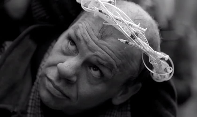 Ex-viciado em drogas toma o lugar de Jesus em uma propaganda da Igreja da Inglaterra. (Foto: YouTube/JustPray)