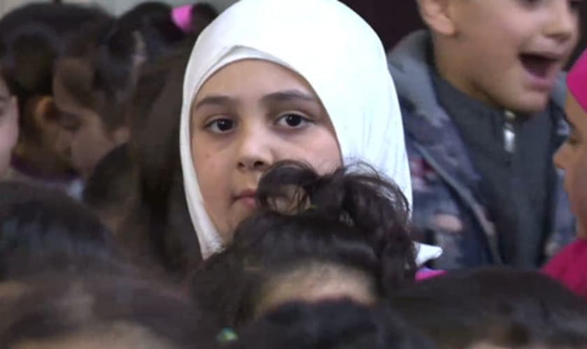 "87 milhões de crianças pelo mundo estão tão habituadas com o cenário de guerra". (Foto: Reprodução).