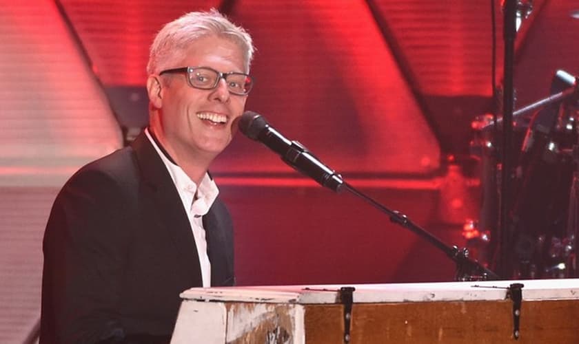 Maher é um exemplo de cantor católico que tem cativado o coração de muitos cristãos protestantes. (Foto: Reprodução).