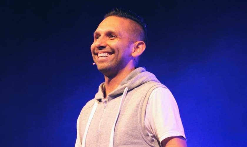 Com seu jeito moderno de se vestir, o pastor Chris declarou que a Hillsong não vem ao Brasil para “atrair fiéis de outras linhas”. (Foto: Divulgação/Hillsong).