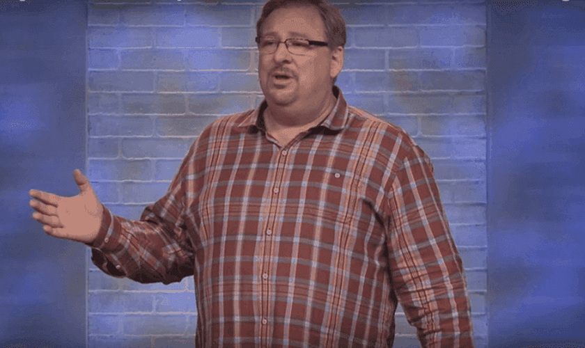 Warren tem sido um exemplo franco de uma vida saudável desde que começou uma iniciativa de perda de peso. (Foto: Reprodução).