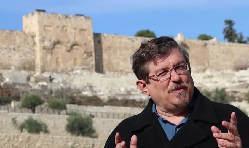 O pastor, linguista e hebraísta Luiz Sayão enxerga o momento de crise como uma oportunidade. (Foto: Reprodução/Youtube)