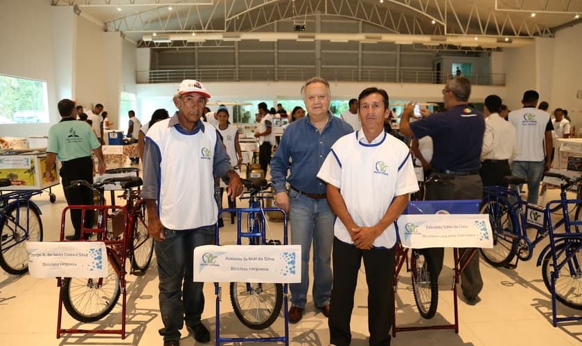 Os beneficiados receberam, além de equipamentos específicos para cada área de trabalho, uma aula de empreendedorismo. (Foto: ASN).