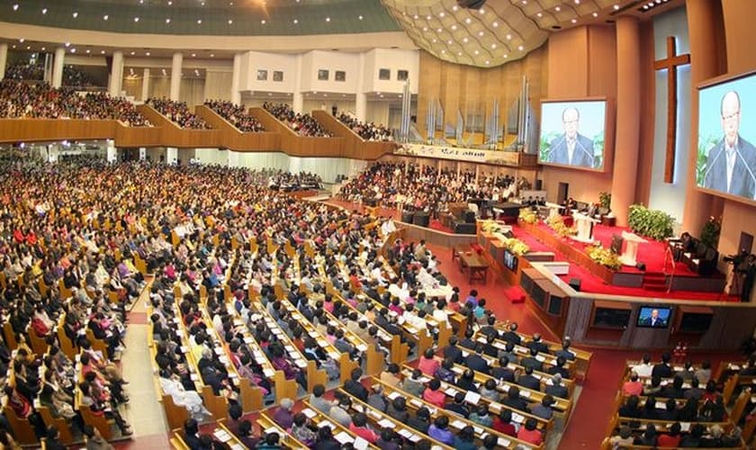 Yoido Full Gospel Church, na Coreia do Sul, é a igreja frequentada pelo maior número de pessoas do mundo. (Foto: Reprodução)