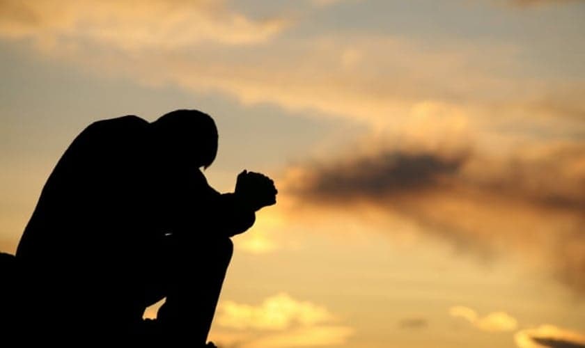 Oração no por do sol. (Foto: Plus)