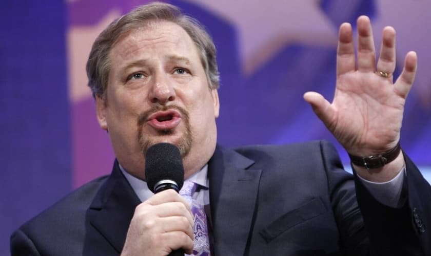 Pastor Rick Warren é líder da Igreja Saddleback, na Califórnia, idealizador do Ministério Propósitos e autor do best-seller "Uma Vida Com Propósitos". (Imagem: Reprodução / Youtube)