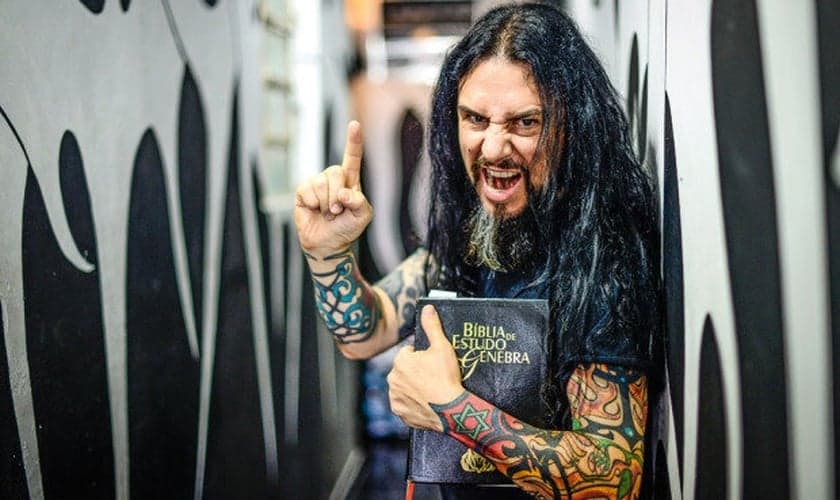 O pastor Antonio Carlos é líder dos féis da Crash Church e da banda Antidemon. (Foto: Renato Pizzutto)
