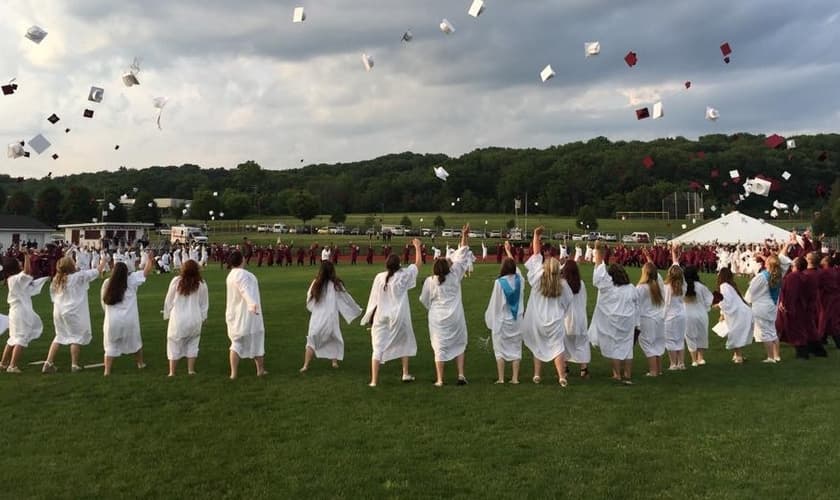 Formandos da Escola Pottsgrove, na Pensilvânia. (Foto: Facebook)